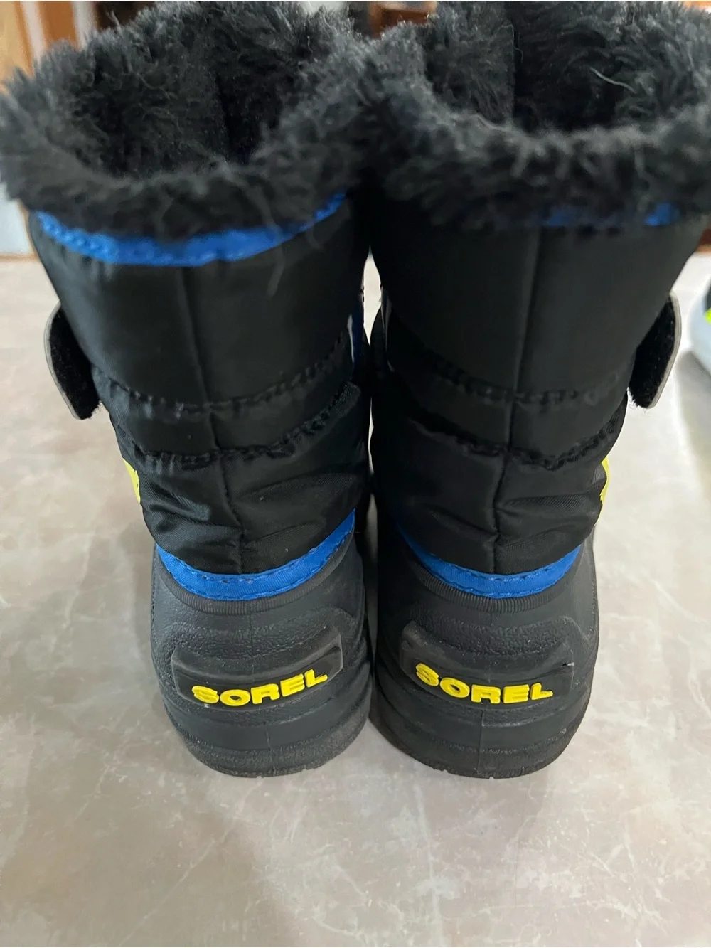 Sorel boys snow